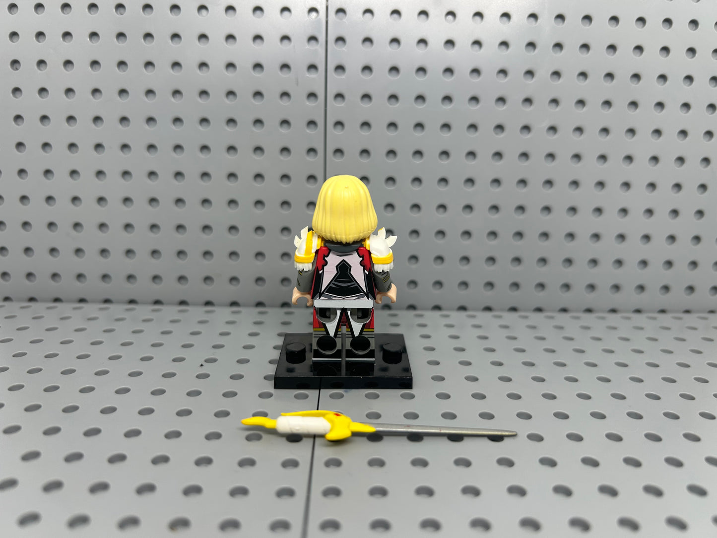 Golden Blade Knight Custom Block-Style Figure