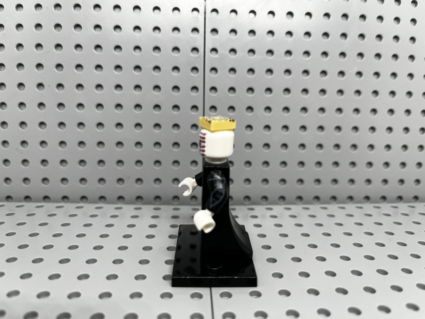 Raiser Custom Block-Style Figure