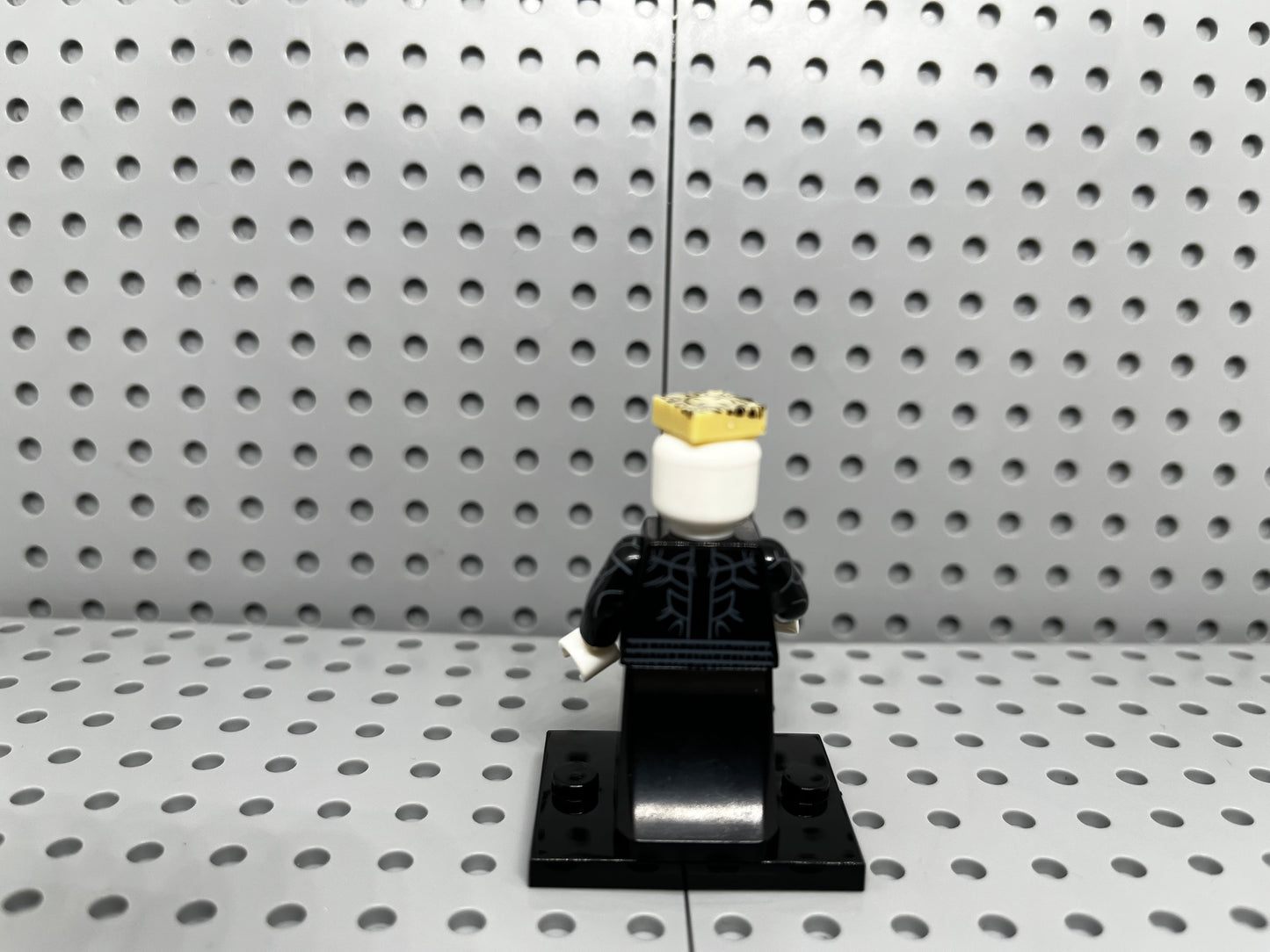 Raiser Custom Block-Style Figure