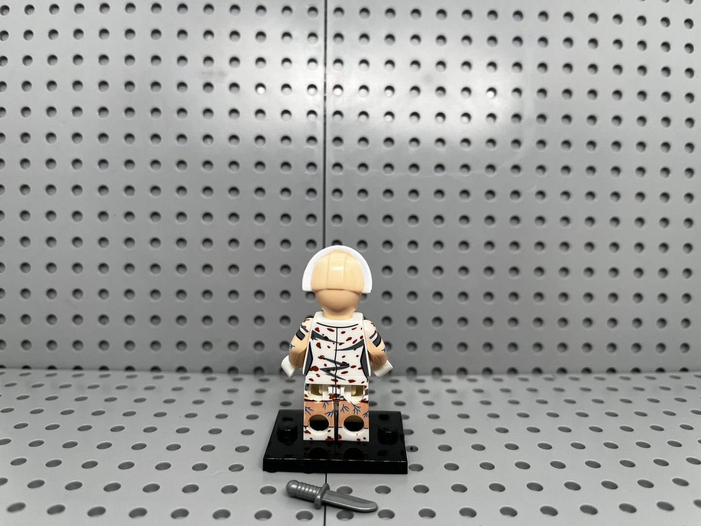 Zombi Nurse Custom Block-Style Figure