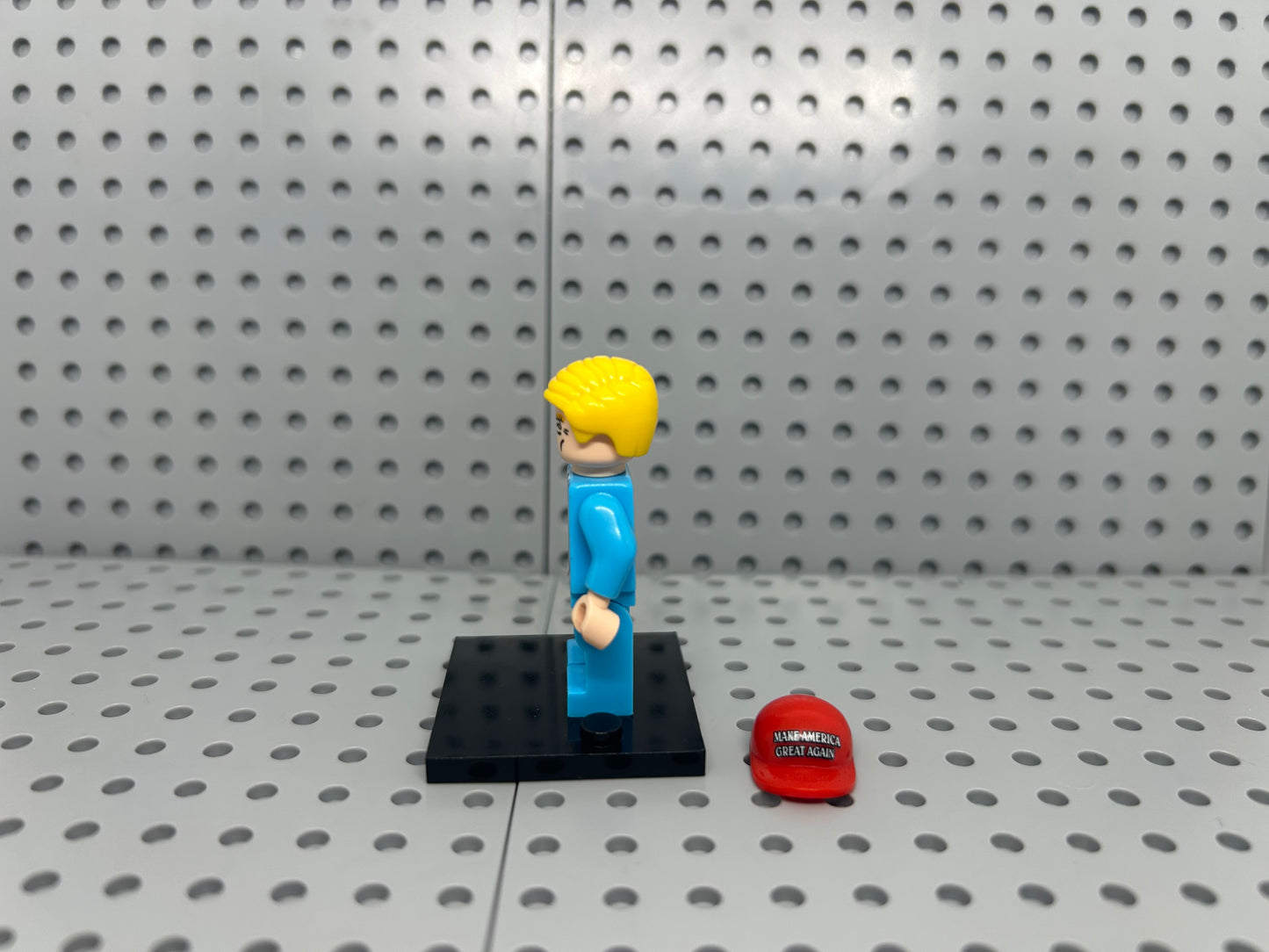 Trump Custom Block-Style Figure