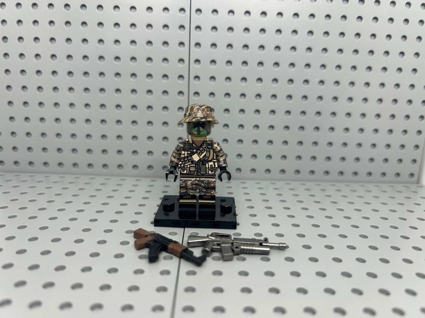 US Vietnam Rifleman Soldier Custom Block-Style Figure