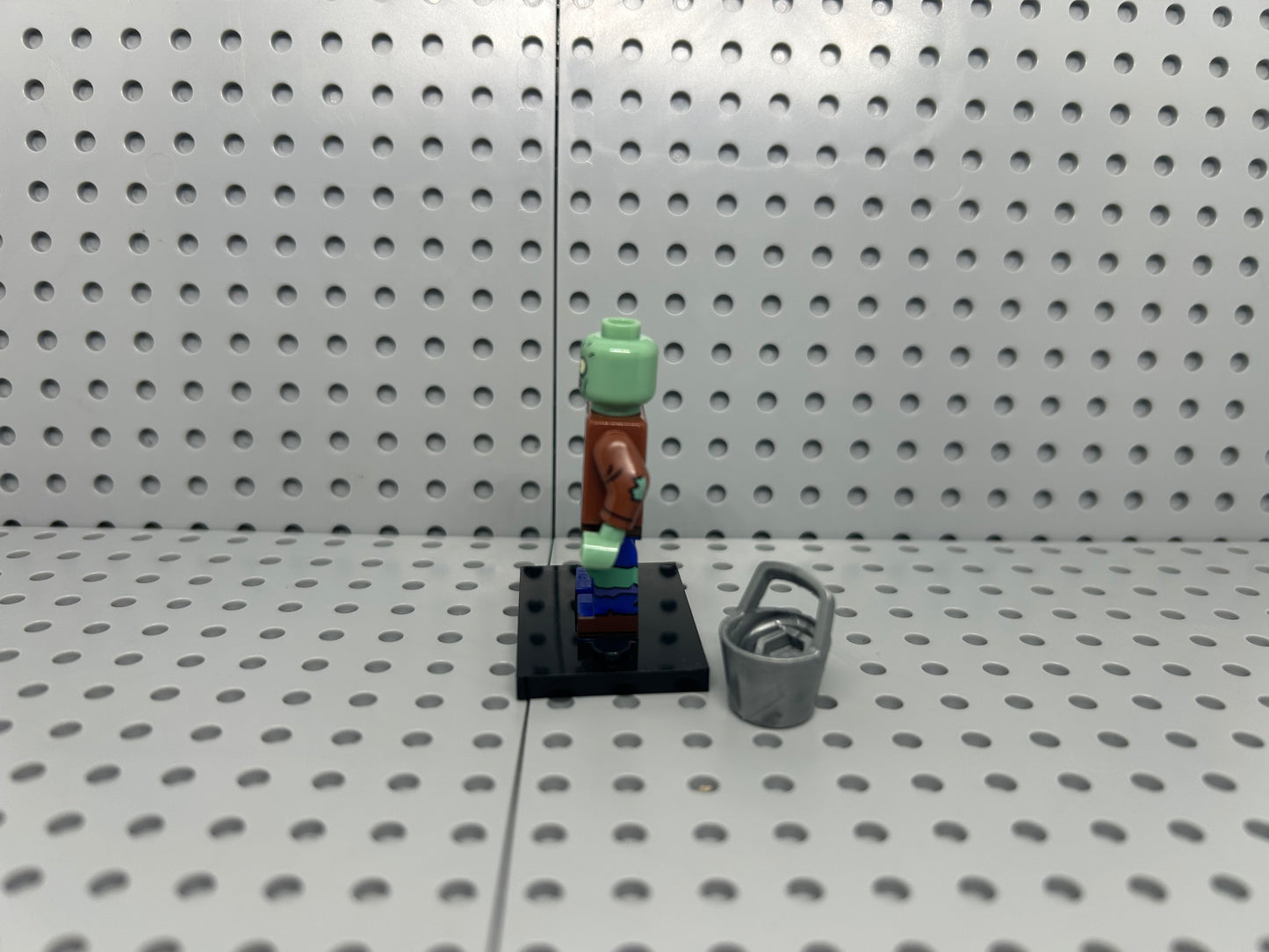 Garden Vs Zombie Bucket Zombie Custom Block-Style Figure