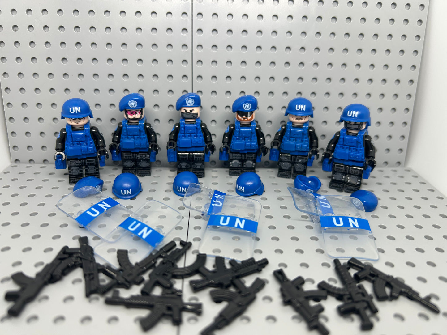 United Nations Soldiers Custom Block-Style Figures 6 Count