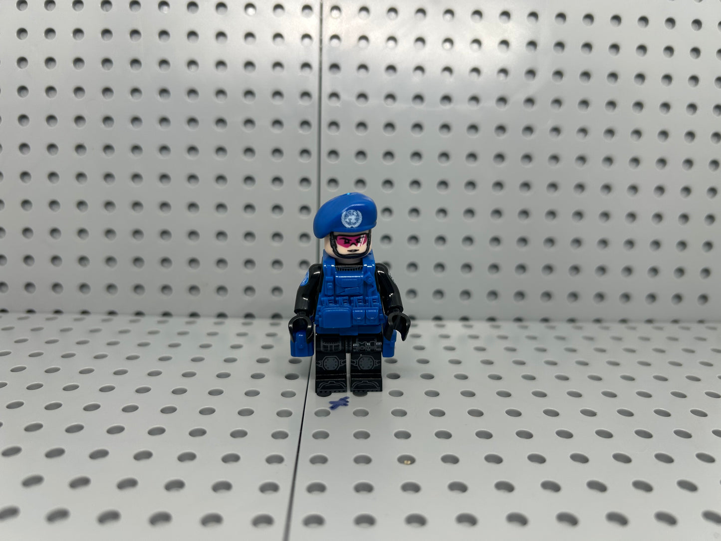 United Nations Soldiers Custom Block-Style Figures 6 Count