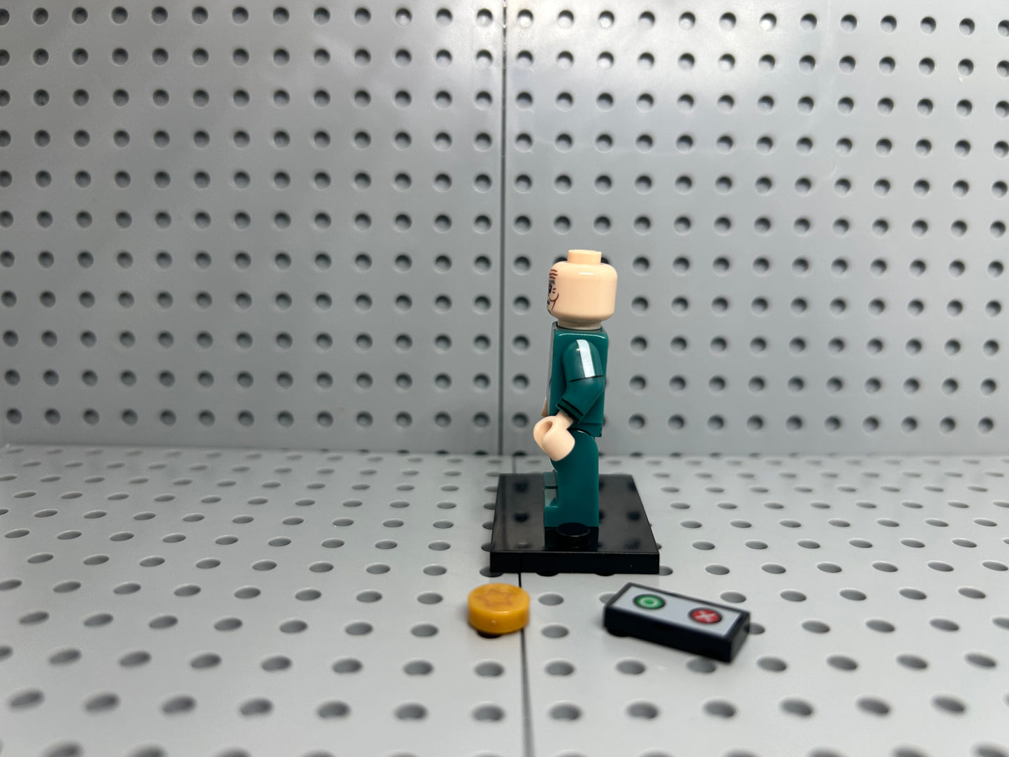 Game Contestant 001 Custom Block-Style Figure