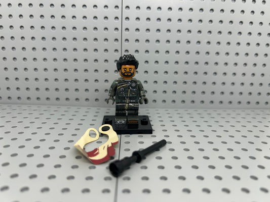 Galactic Commander Raxar Custom Block-Style Figure