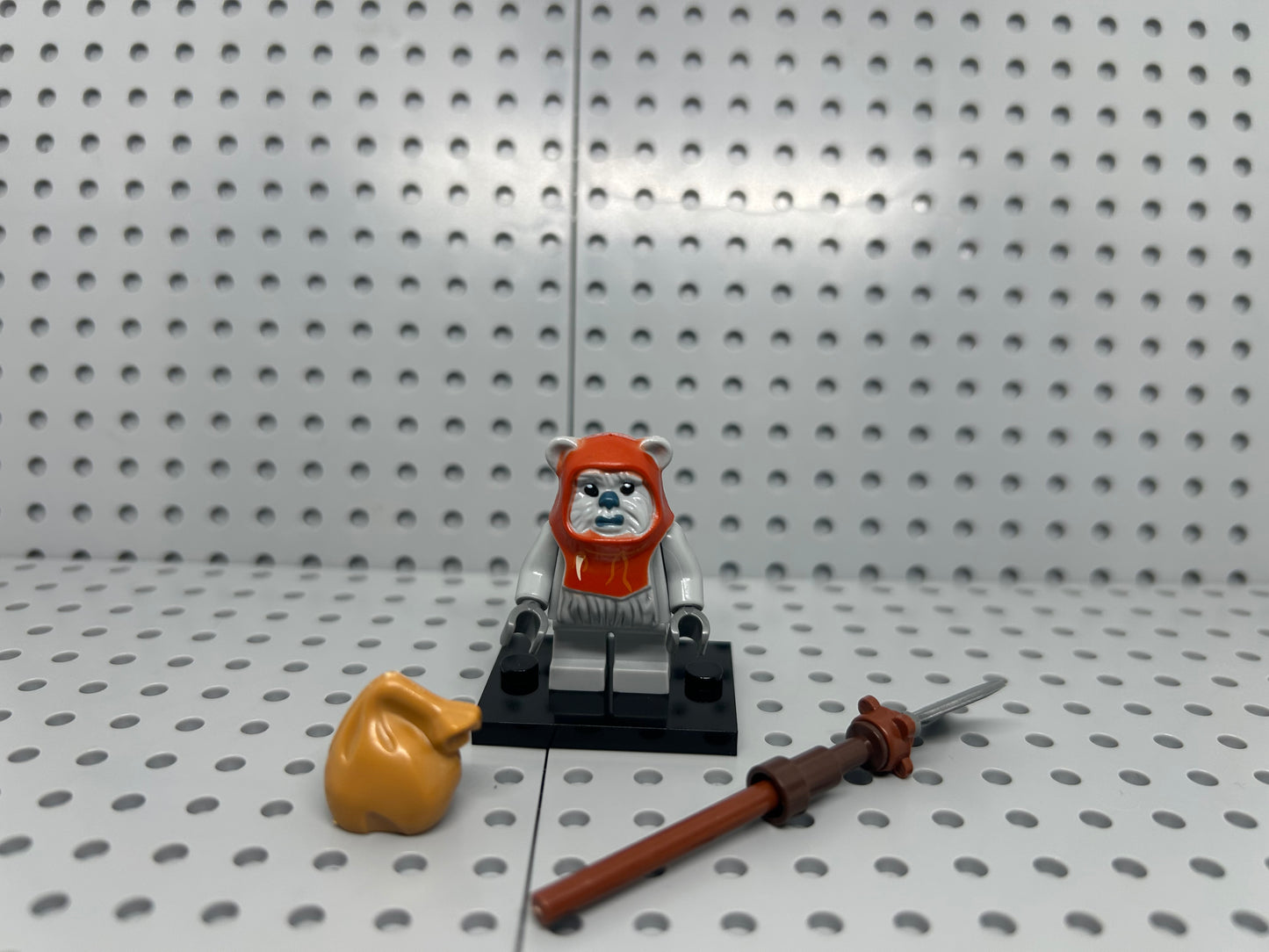 Thorn Hopper Custom Block-Style Figure