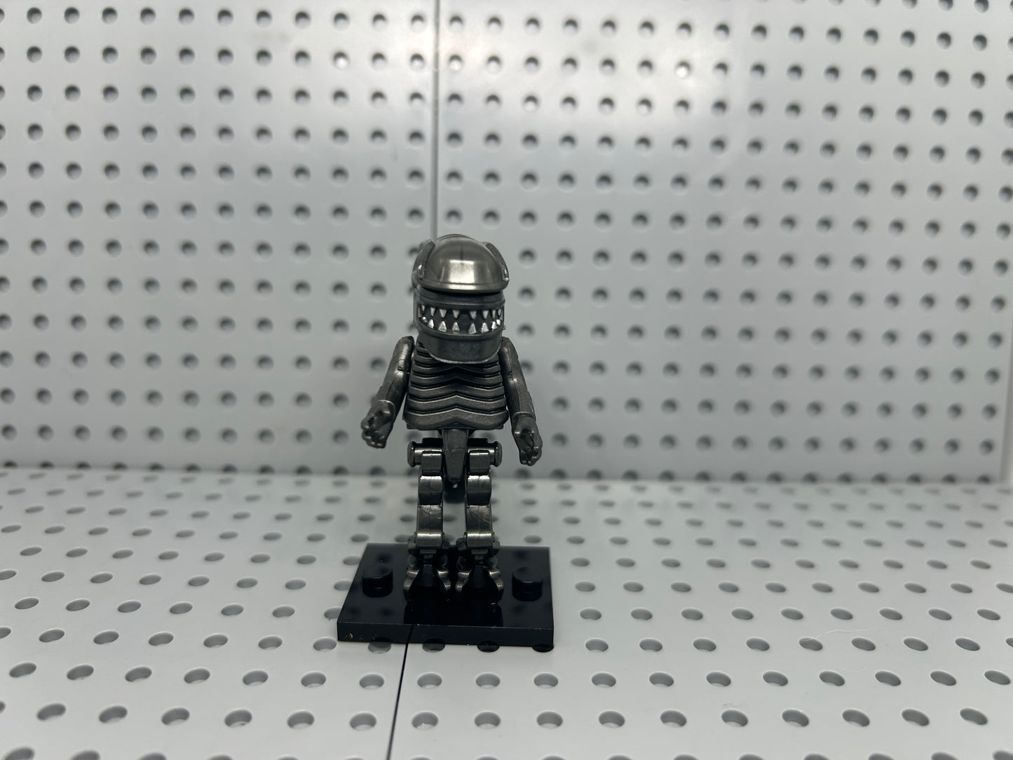 Dark Void Alien Custom Block-Style Figure