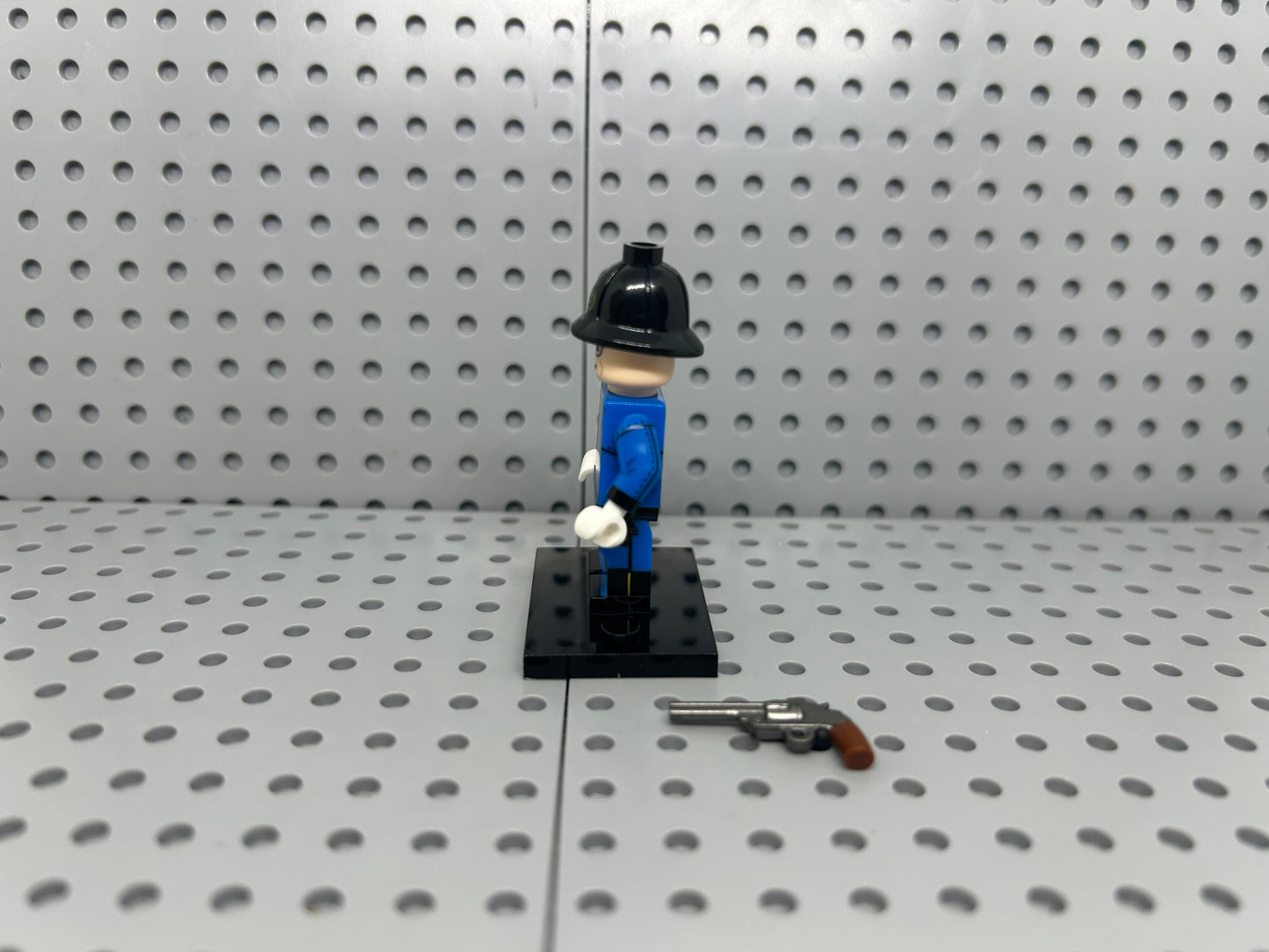 Frontier Lawbreaker Custom Block-Style Figure