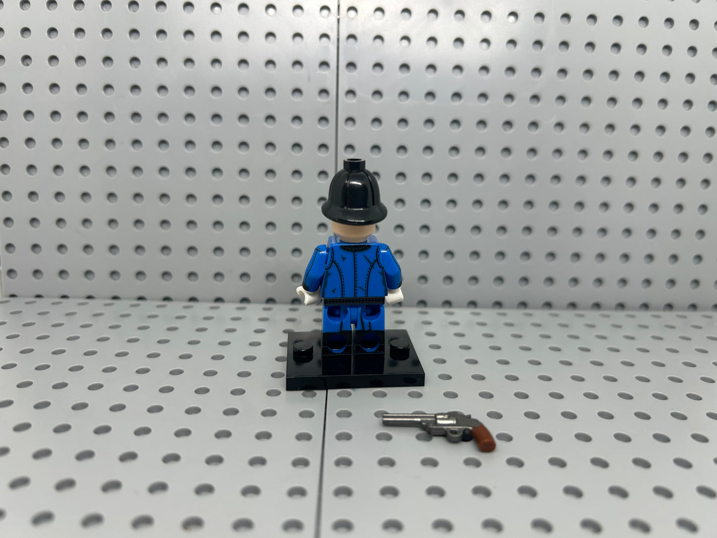 Frontier Lawbreaker Custom Block-Style Figure